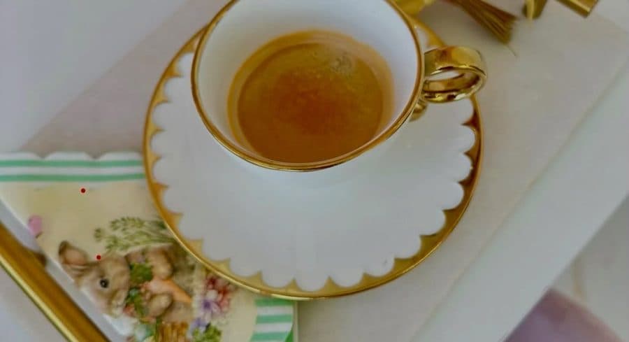 Xícara de café servida na clínica durante a avaliação